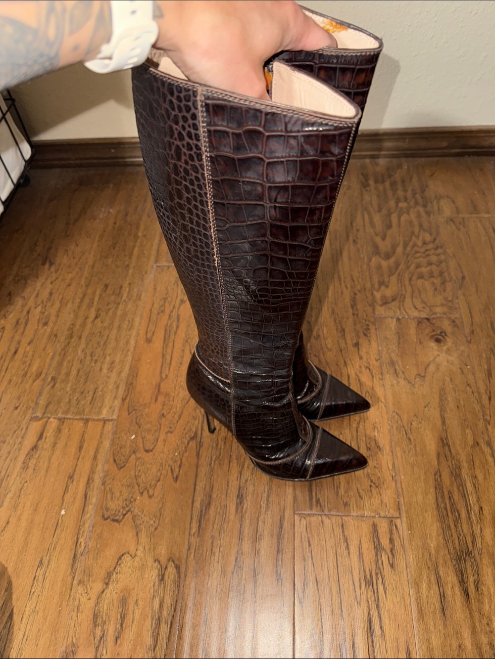 Luciano Padovan Knee-High Croc-Embossed Pointed Toe Stiletto Boots - Picture 3 of 5